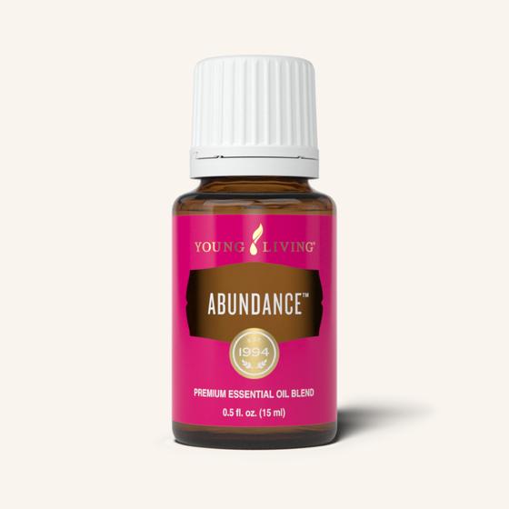 Abundance™ etherische olieblend van Young Living met een warm, kruidig en licht citrusachtig aroma voor aromatherapie en dagelijks gebruik.