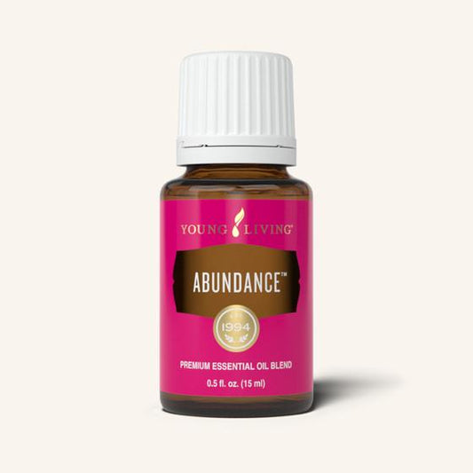 Abundance™ etherische olieblend van Young Living met een warm, kruidig en licht citrusachtig aroma voor aromatherapie en dagelijks gebruik.