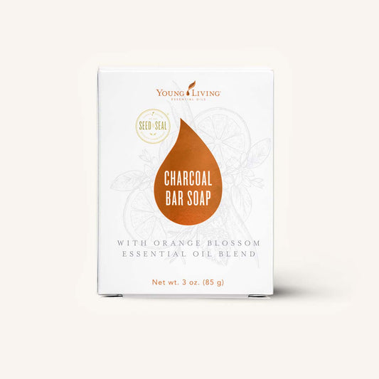 Young Living Charcoal Bar Soap, plantaardige zeep met geactiveerde houtskool voor een milde reiniging van handen en lichaam.