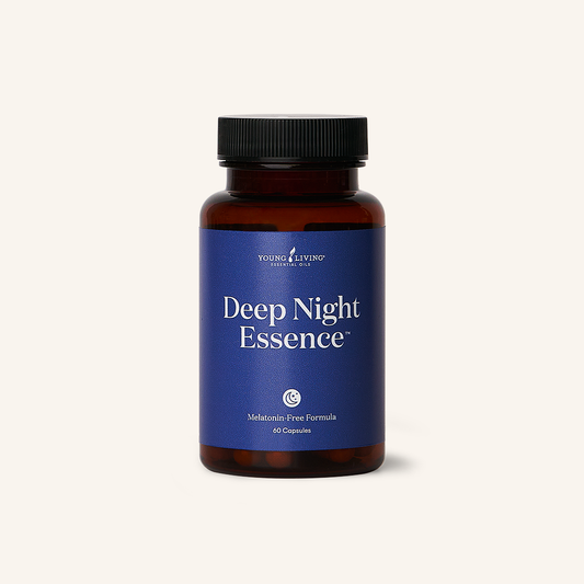 Young Living Deep Night Essence™ 60 softgels, voedingssupplement met melatonine en premium etherische oliën voor gebruik als onderdeel van de avondroutine.