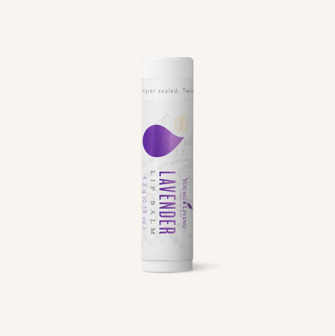 Young Living Lavender Lip Balm 4,2 g met lavendel essentiële olie, kokosolie en jojobaolie voor zachte, gehydrateerde en verzorgde lippen.