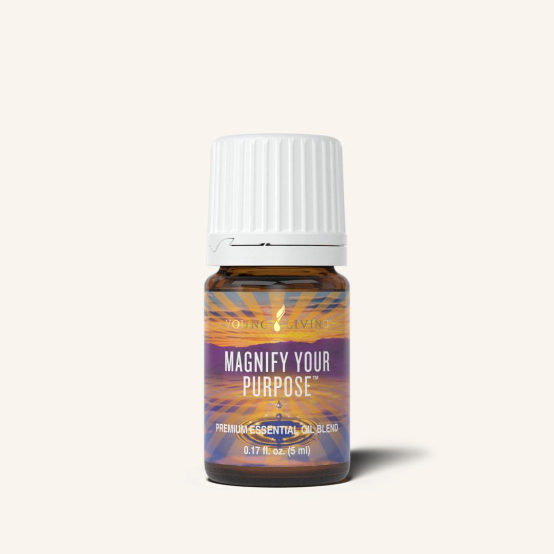 Magnify Your Purpose™ etherische olieblend van Young Living met Sacred Sandalwood™, Frankincense, Northern Lights Black Spruce en Blue Tansy voor aromatherapie en dagelijks gebruik.