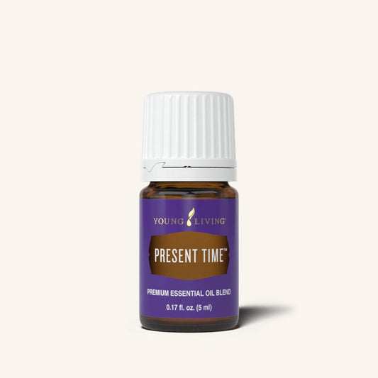 Present Time™ etherische olieblend van Young Living met Sacred Frankincense™, Royal Hawaiian Sandalwood™, Bergamot, Jasmine en Northern Lights Black Spruce voor aromatherapie en dagelijks gebruik.