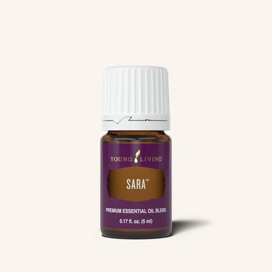 Young Living Sara™ etherische olieblend met Rose, Jasmine, Geranium, Blue Tansy, Bergamot en Ylang Ylang voor aromatherapie en dagelijks gebruik.