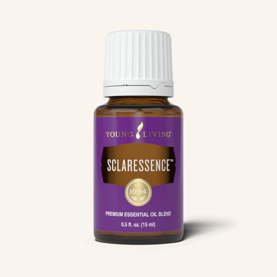 Young Living Sclaressence™ etherische olieblend met Clary Sage, Geranium, Fennel, Lavender, Jasmine, Spearmint en Bergamot voor aromatherapie.