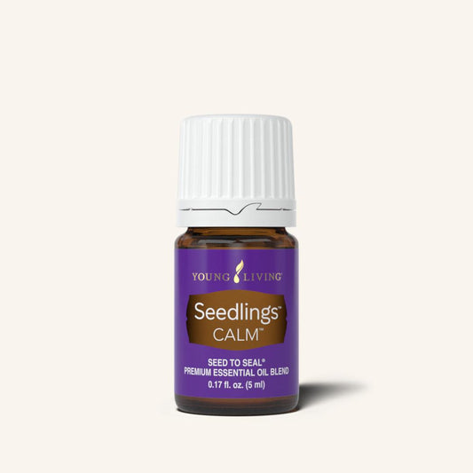 Young Living Seedlings Calm™ vooraf verdunde etherische olieblend met lavendel, bergamot en geranium uit de Seedlings®-collectie voor baby's en jonge kinderen.