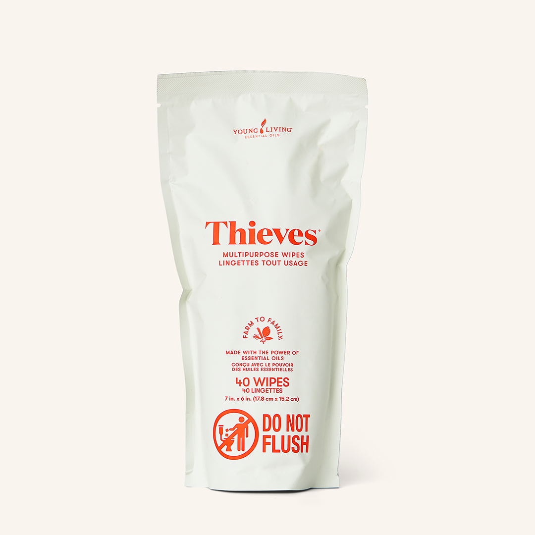 Young Living Thieves® Multipurpose Wipes met 30 reinigingsdoekjes, verrijkt met de exclusieve Thieves®-blend voor het snel reinigen van harde oppervlakken.