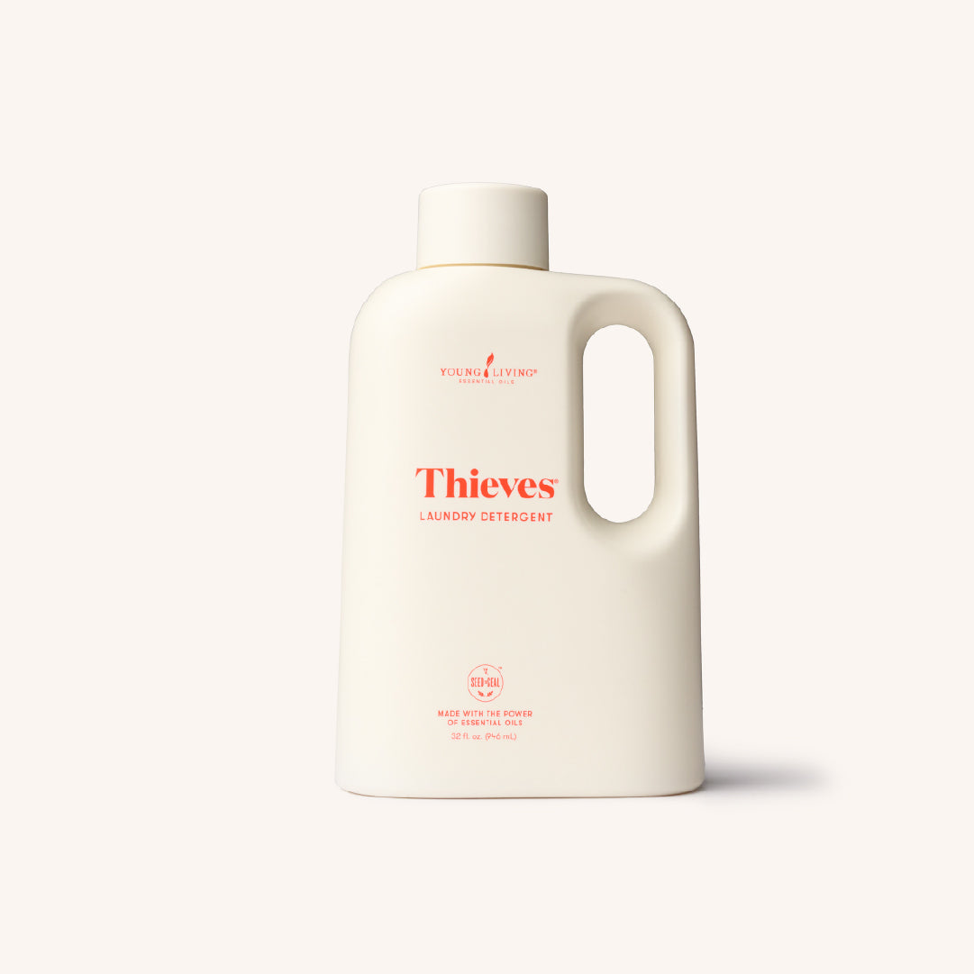 Young Living Thieves® Laundry Soap 946 ml, hooggeconcentreerd vloeibaar wasmiddel met de exclusieve Thieves®-blend voor een frisse en schone was.