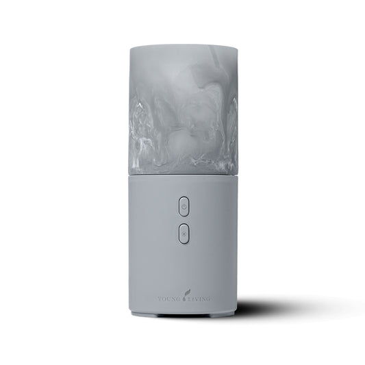 Viya Diffuser van Young Living, compacte ultrasone autodiffuser met USB-aansluiting, morsbestendig reservoir en een looptijd tot 5 uur.