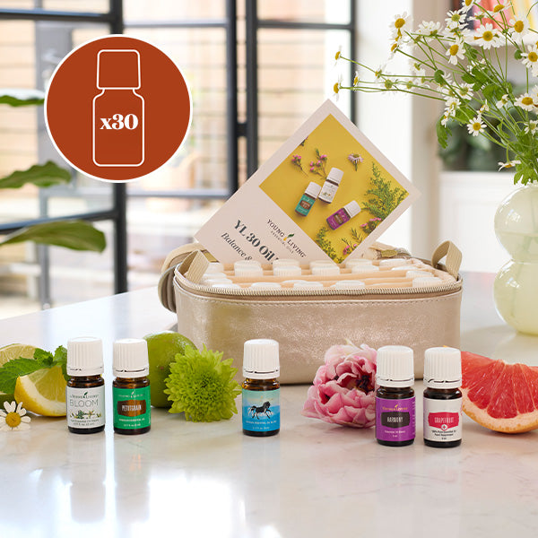 Young Living YL 30 Oil Bundle – Balance & Bloom Edition met 30 etherische oliën, luxe metallic opbergtas, brochure en flesetiketten.