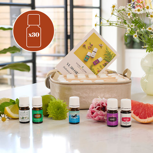 Young Living YL 30 Oil Bundle – Balance & Bloom Edition met 30 etherische oliën, luxe metallic opbergtas, brochure en flesetiketten.
